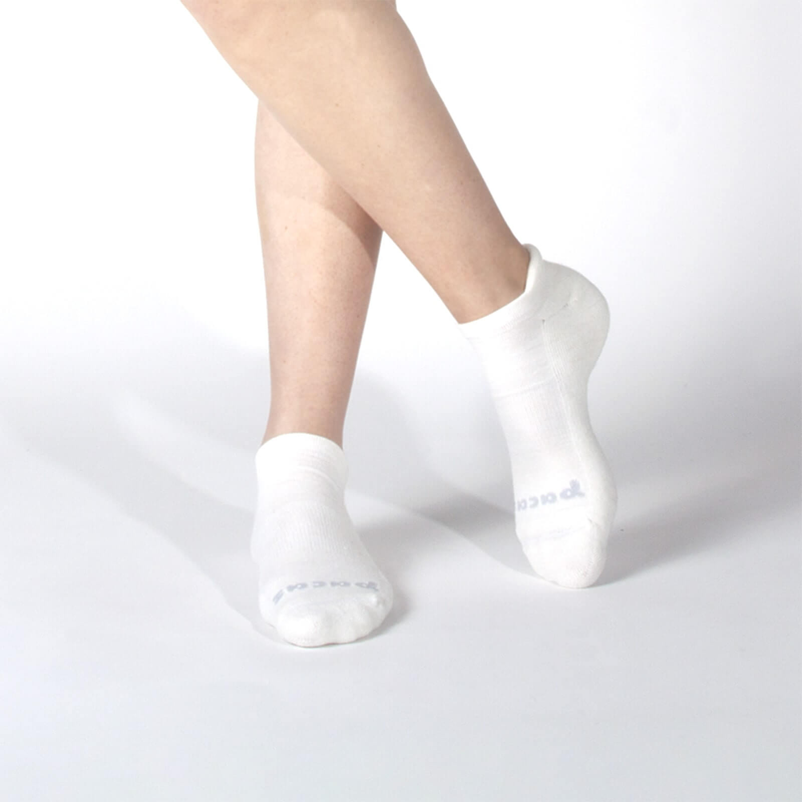 Small / Medium (US: 5 - 8) / White & Black & Gray